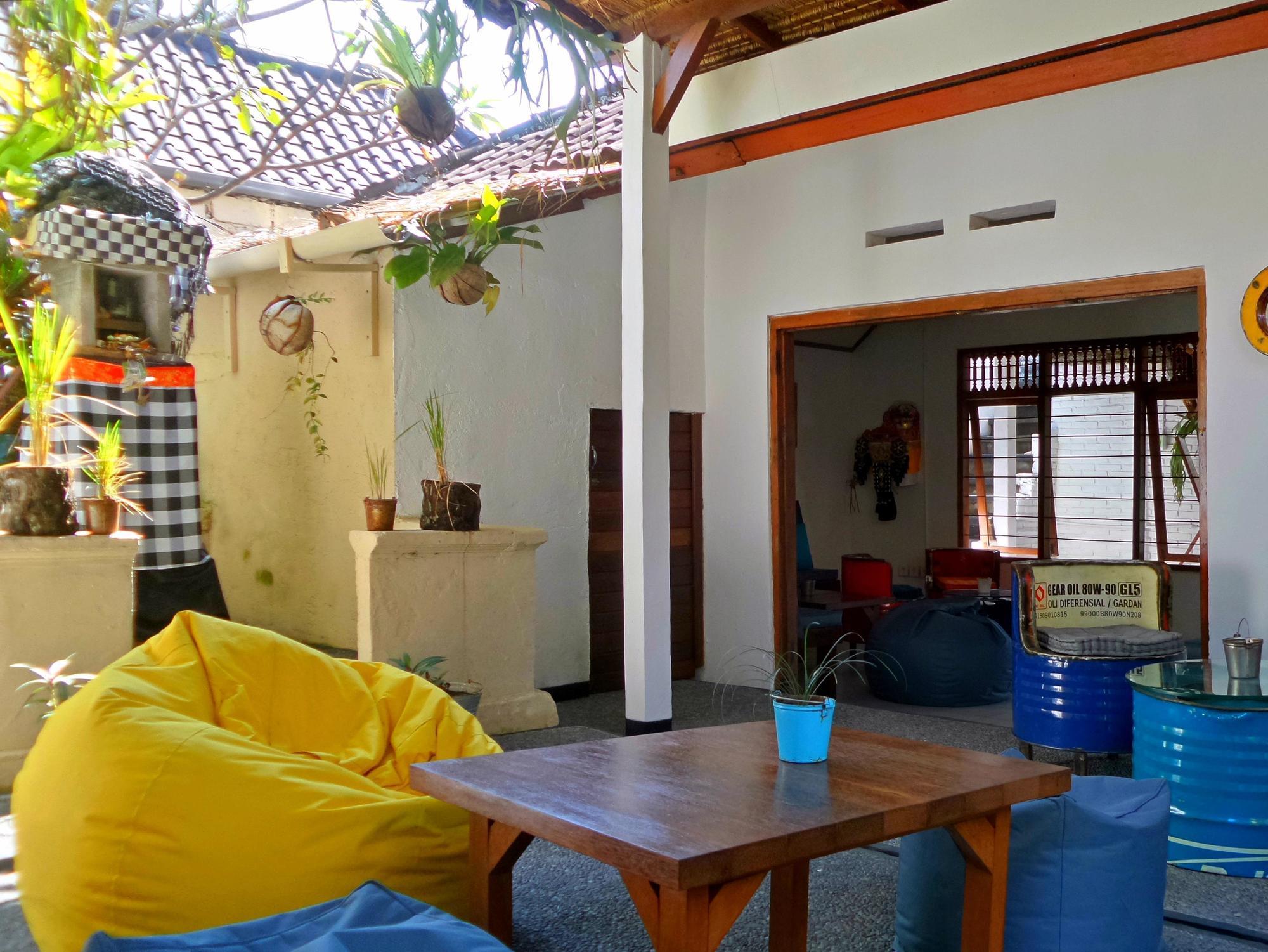 Friendly House Bali Hostel อูบุด ภายนอก รูปภาพ