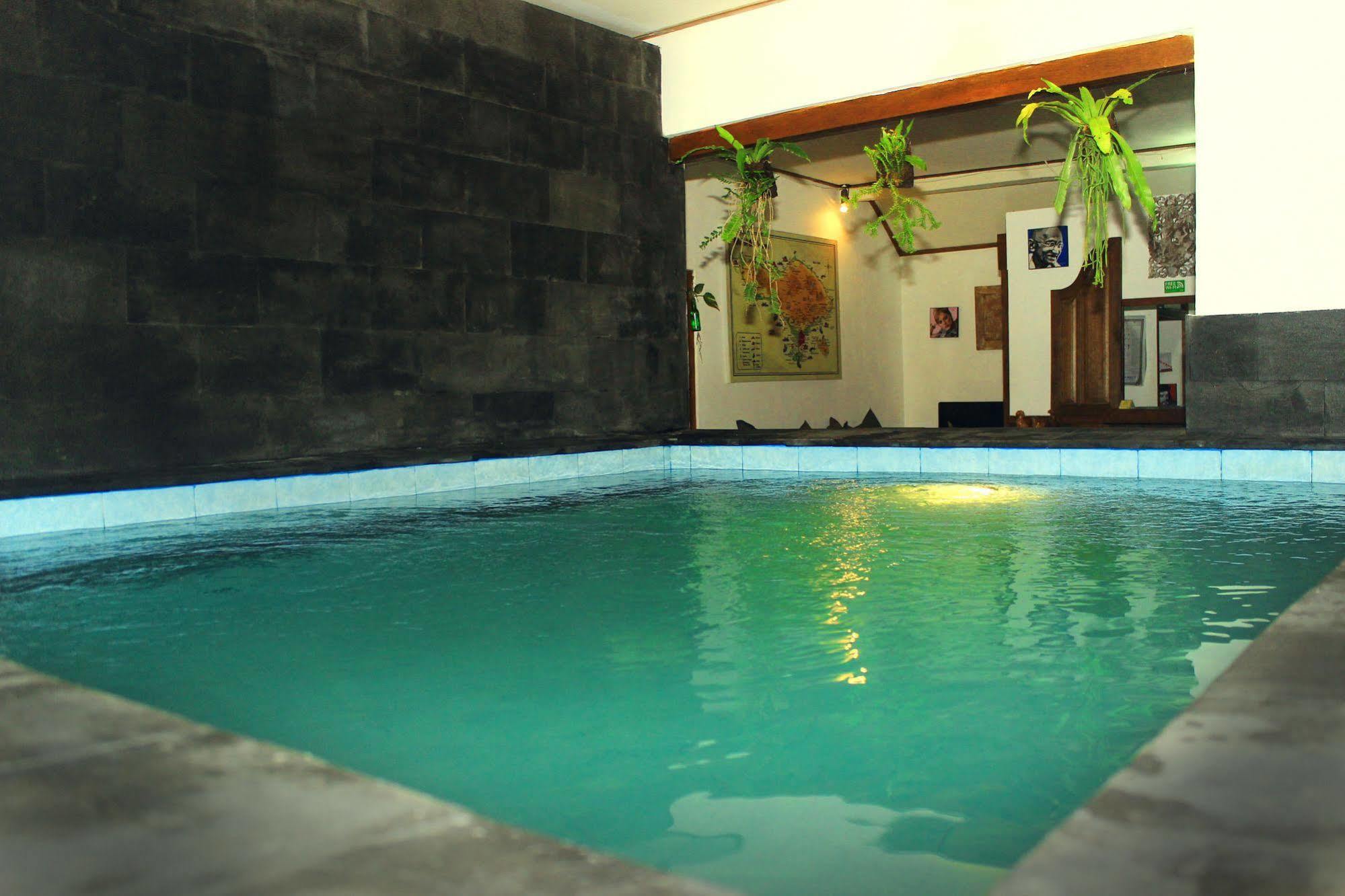 Friendly House Bali Hostel อูบุด ภายนอก รูปภาพ