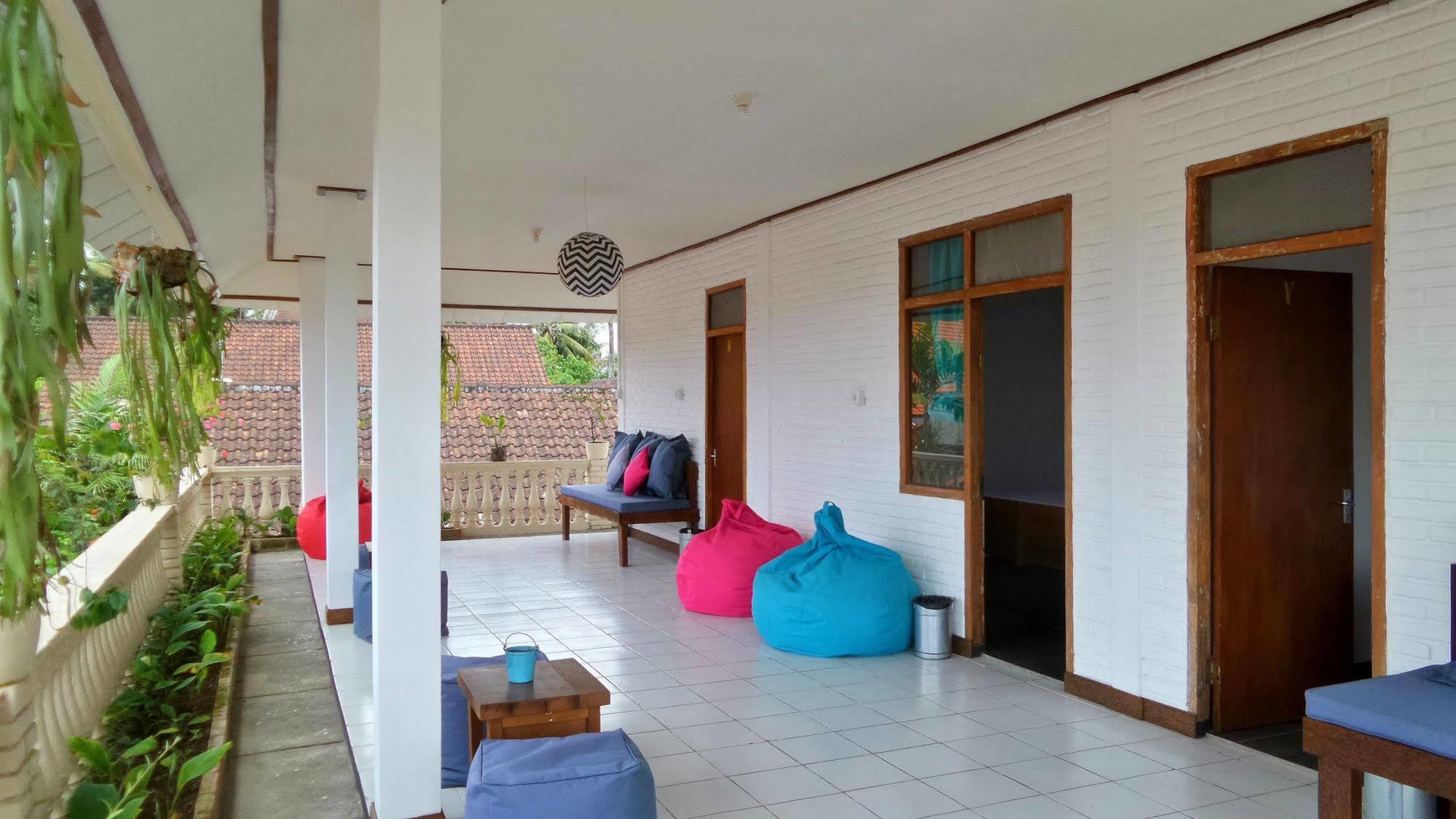 Friendly House Bali Hostel อูบุด ภายนอก รูปภาพ