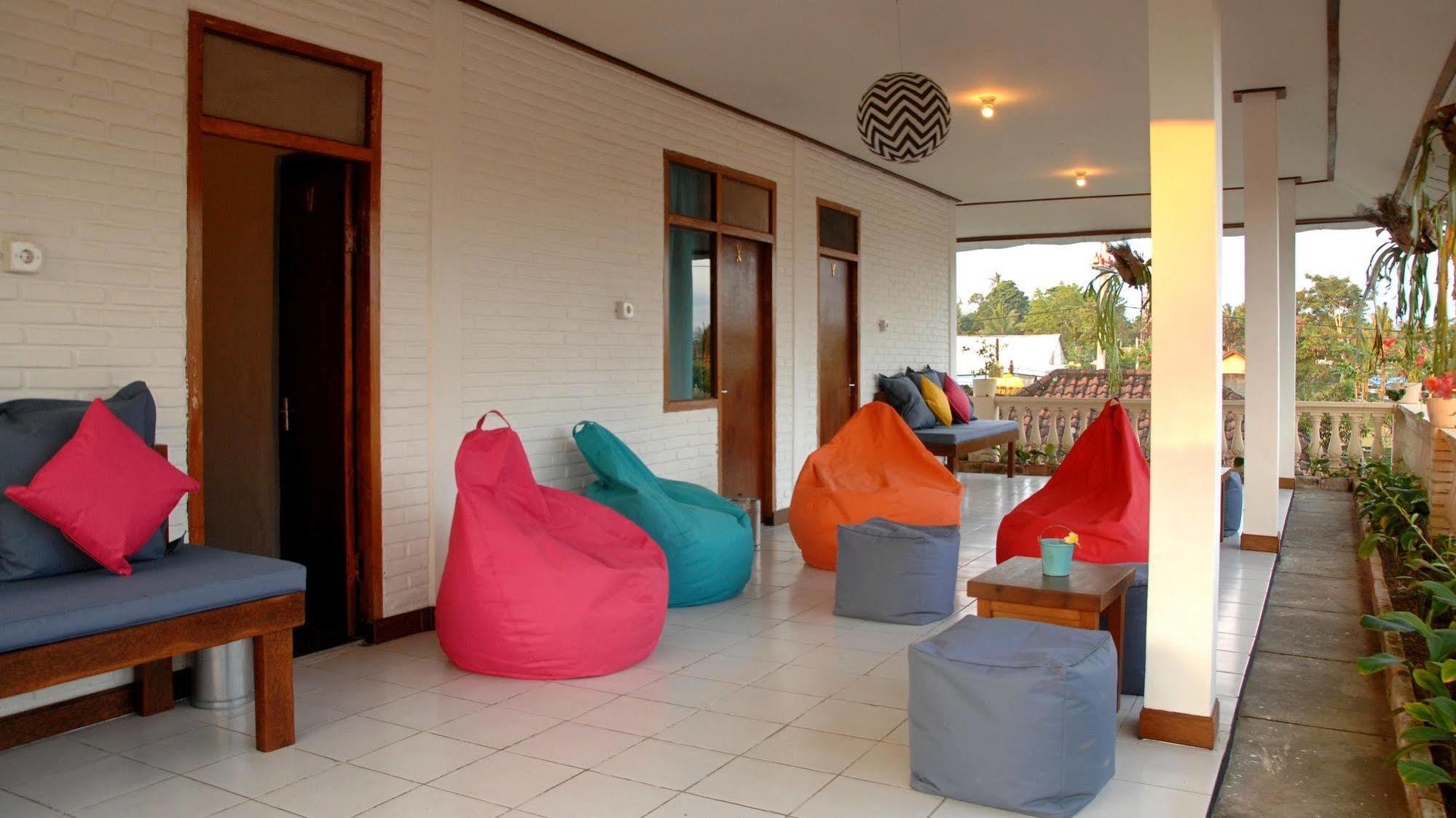 Friendly House Bali Hostel อูบุด ภายนอก รูปภาพ