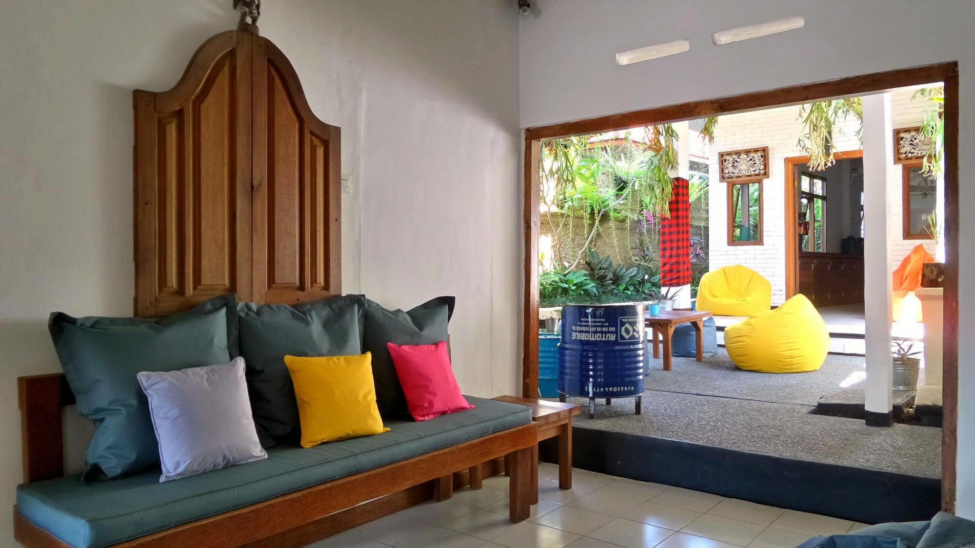 Friendly House Bali Hostel อูบุด ภายนอก รูปภาพ