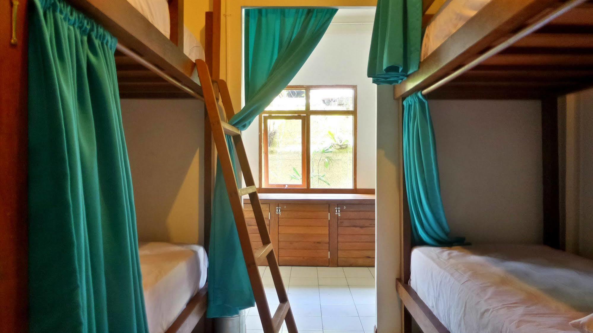 Friendly House Bali Hostel อูบุด ภายนอก รูปภาพ