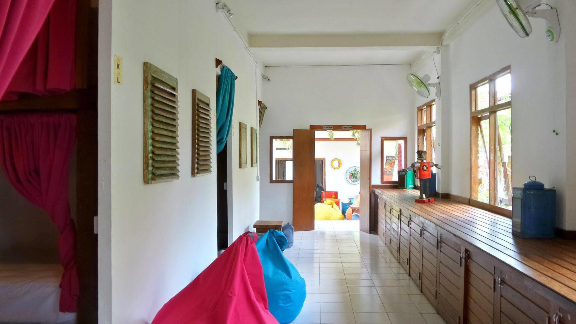Friendly House Bali Hostel อูบุด ภายนอก รูปภาพ