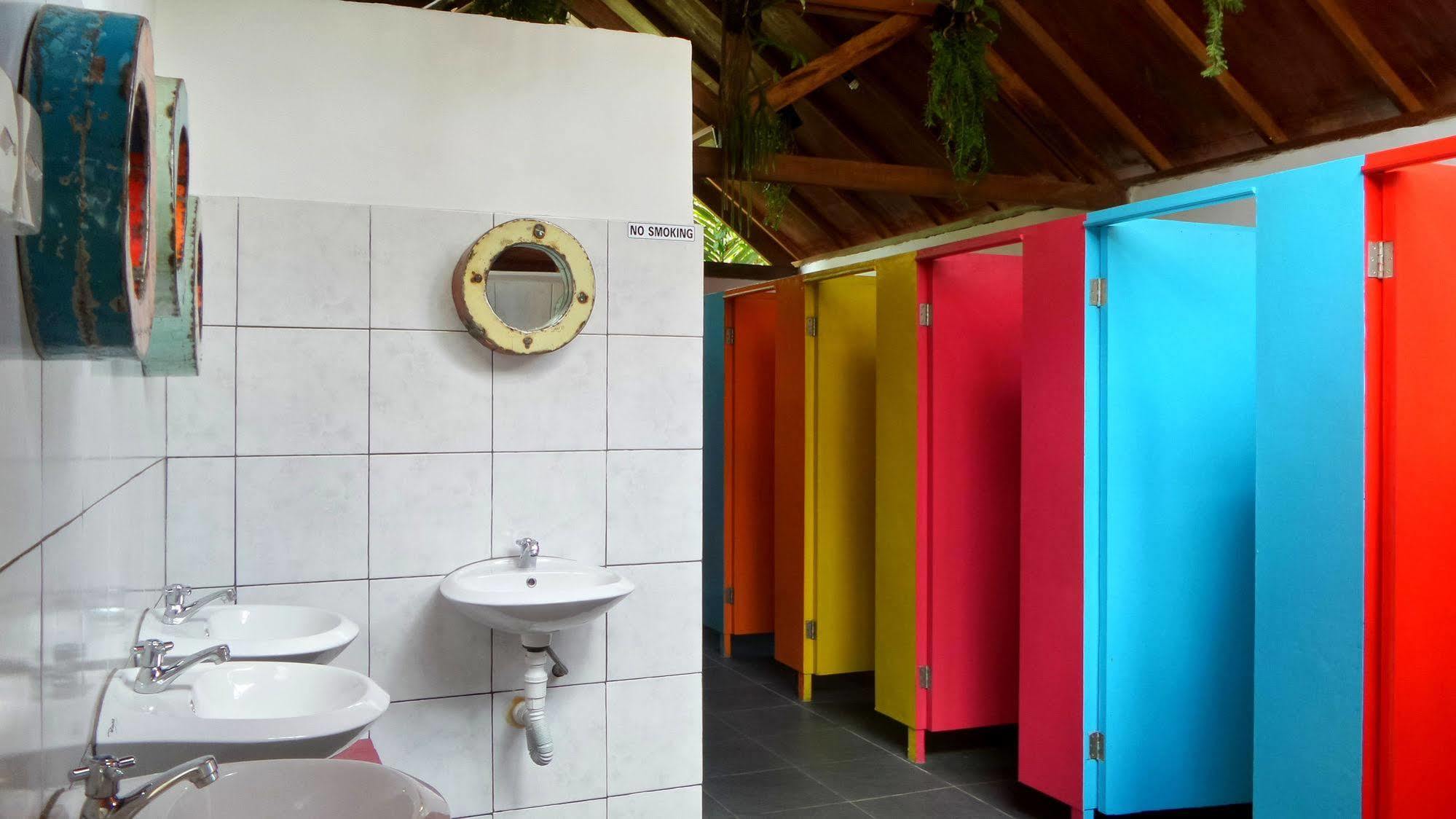 Friendly House Bali Hostel อูบุด ภายนอก รูปภาพ