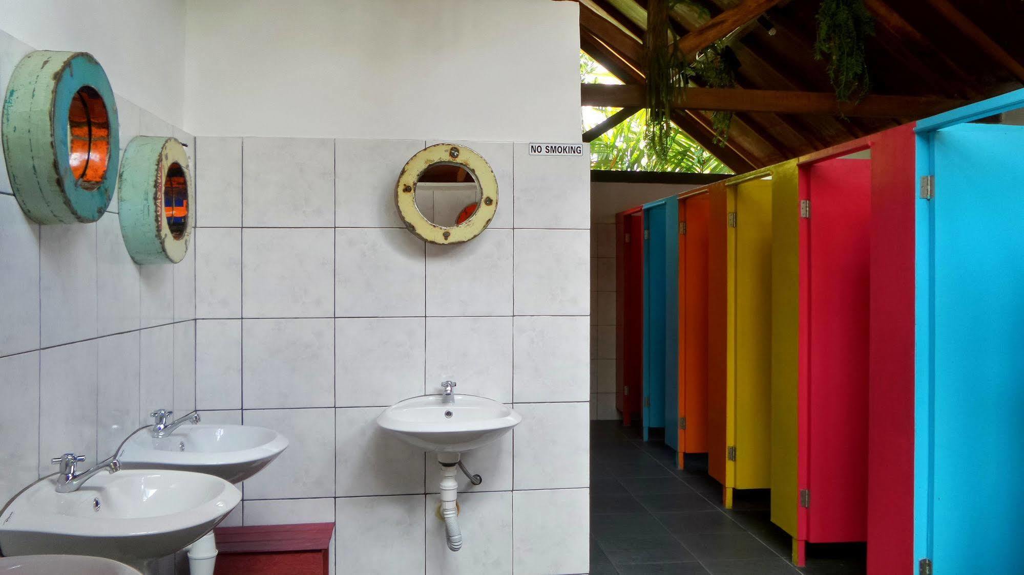 Friendly House Bali Hostel อูบุด ภายนอก รูปภาพ