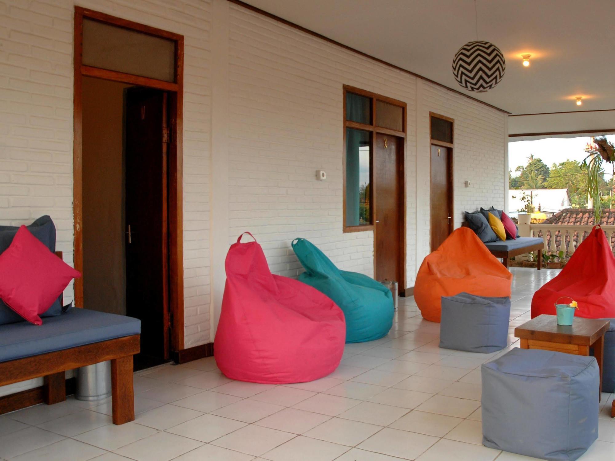 Friendly House Bali Hostel อูบุด ภายนอก รูปภาพ