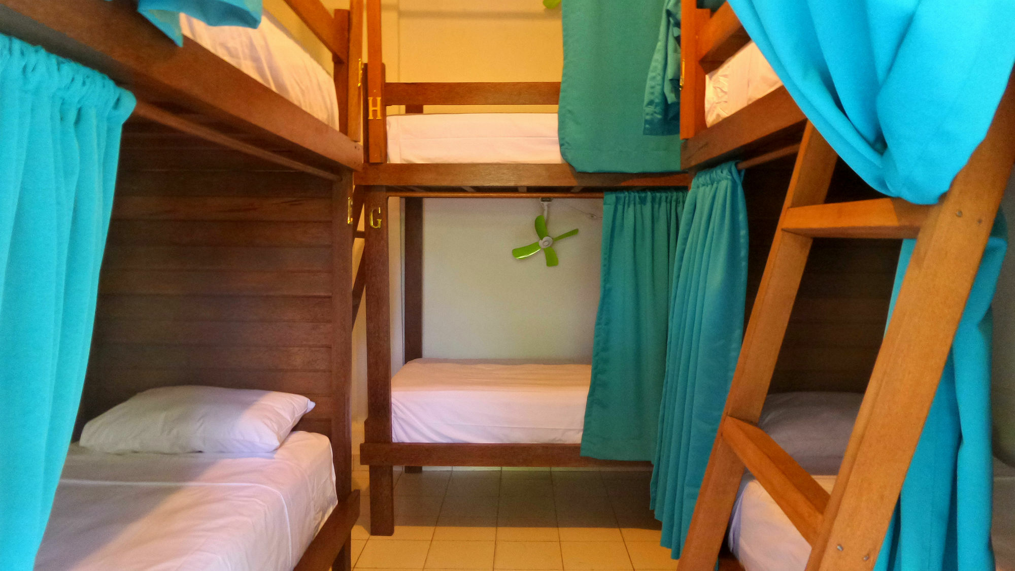Friendly House Bali Hostel อูบุด ภายนอก รูปภาพ